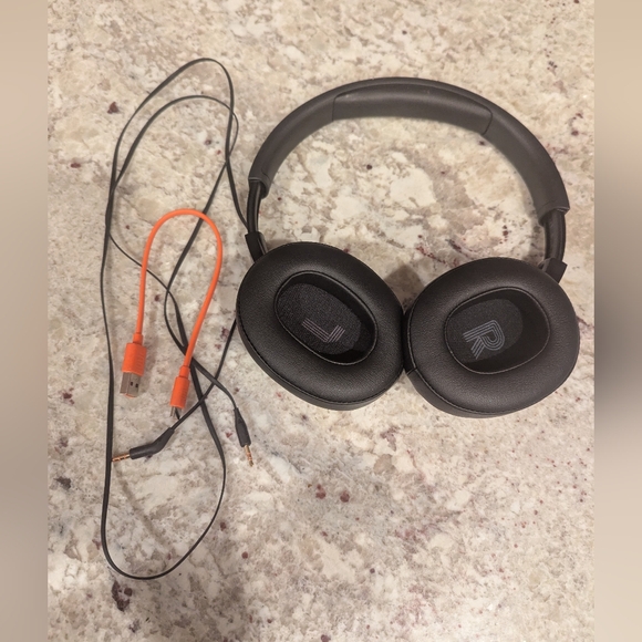 JBL - Tune 770NC Adaptive Noise Cancelling Wireless Over-Ear Headphone - Black - Picture 3 of 6